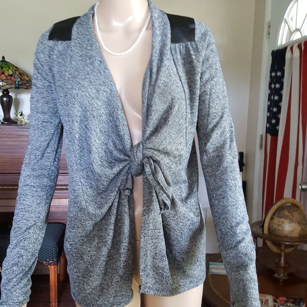 Open front cardigan.Tie or loose option. Small